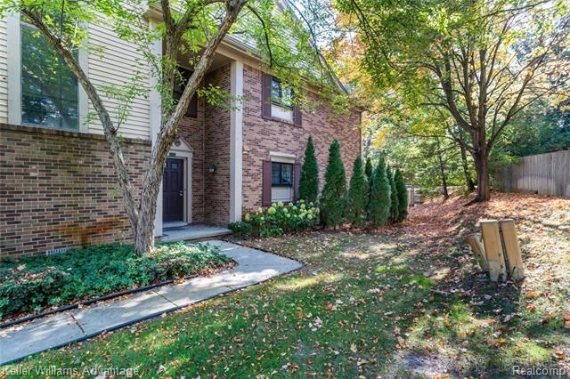Property Photo:  37132 Brentwood Circle  MI 48331 