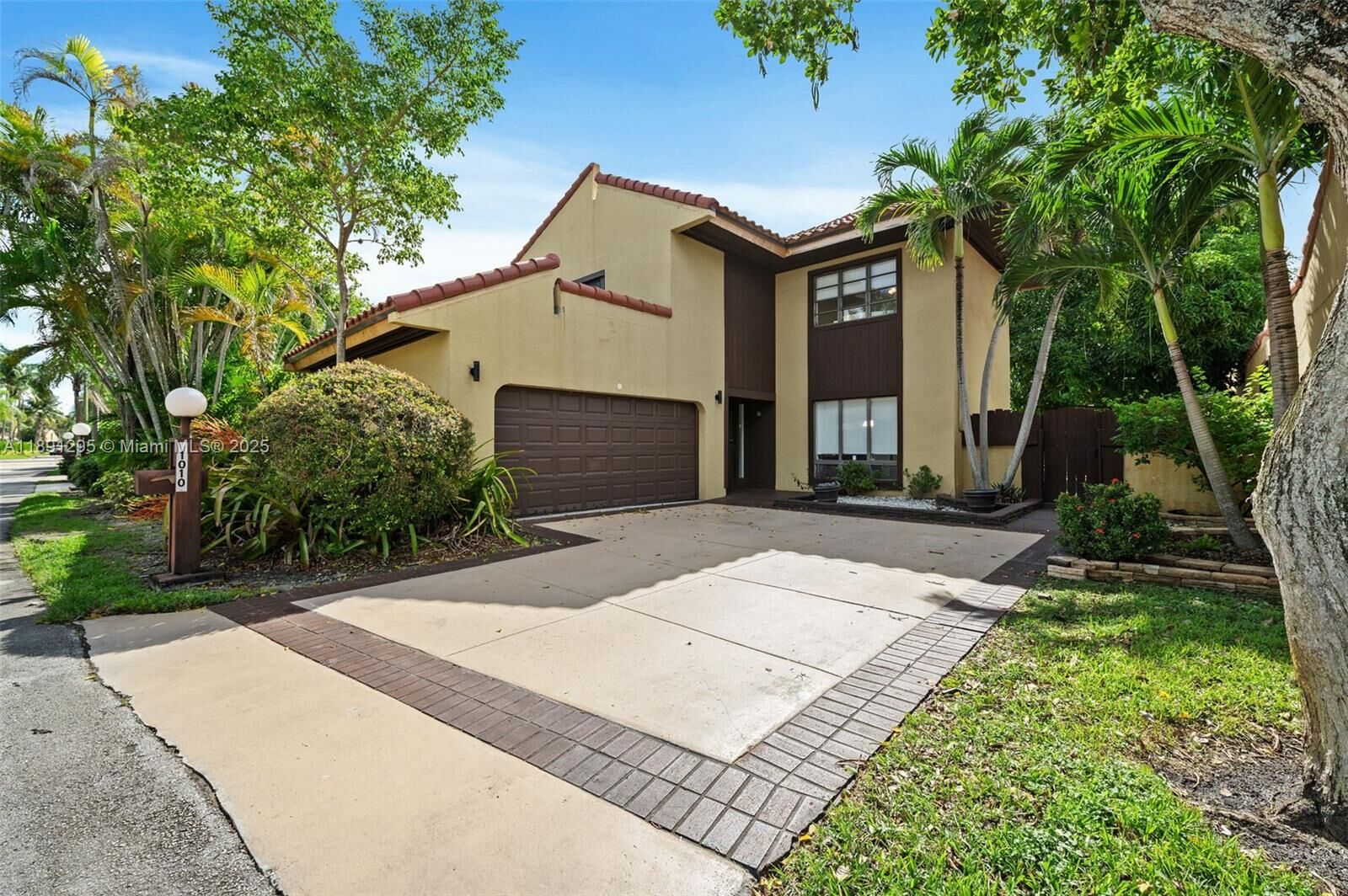 Property Photo:  1010 NE 204th Ter  FL 33179 