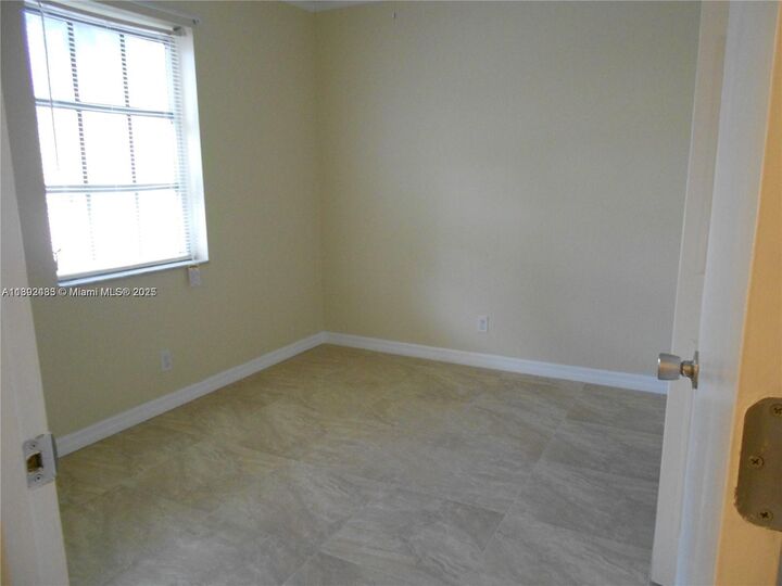 Property Photo: 3024-1/2 NW 69th Ct 3D FL 33309