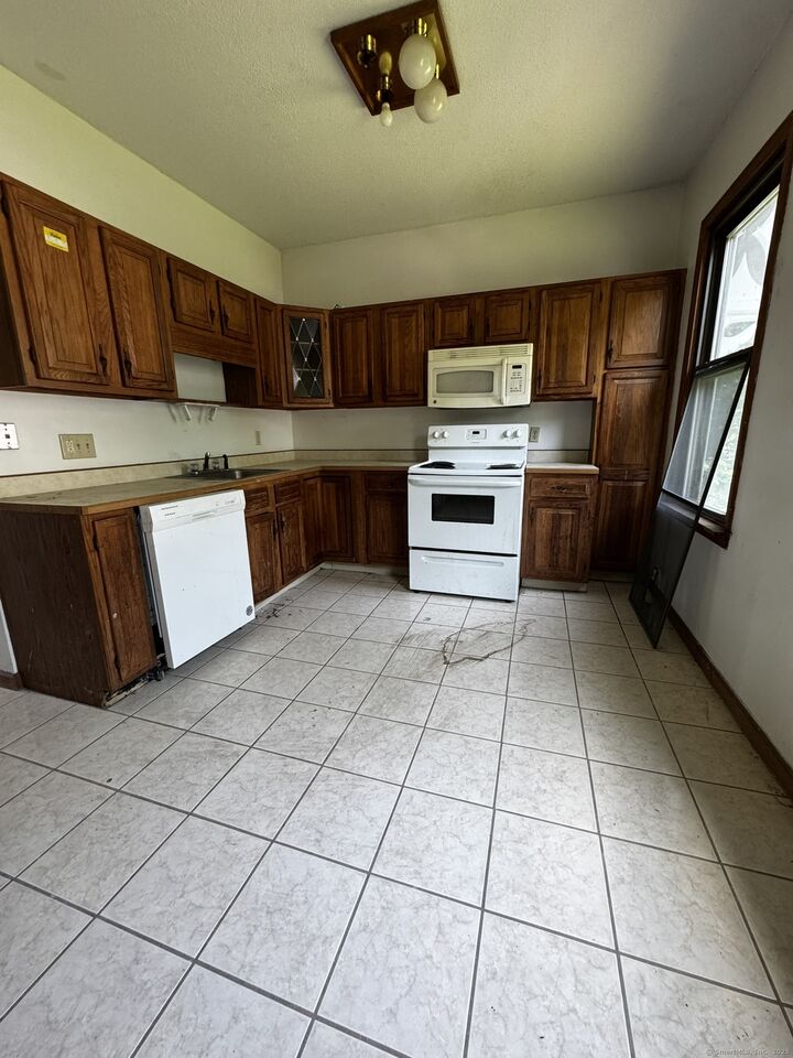 Property Photo:  95 Lenox Street Apt L  CT 06513 