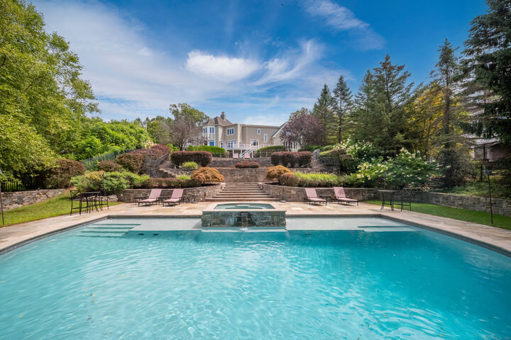 Property Photo:  64 Far Hills Drive  CT 06001 