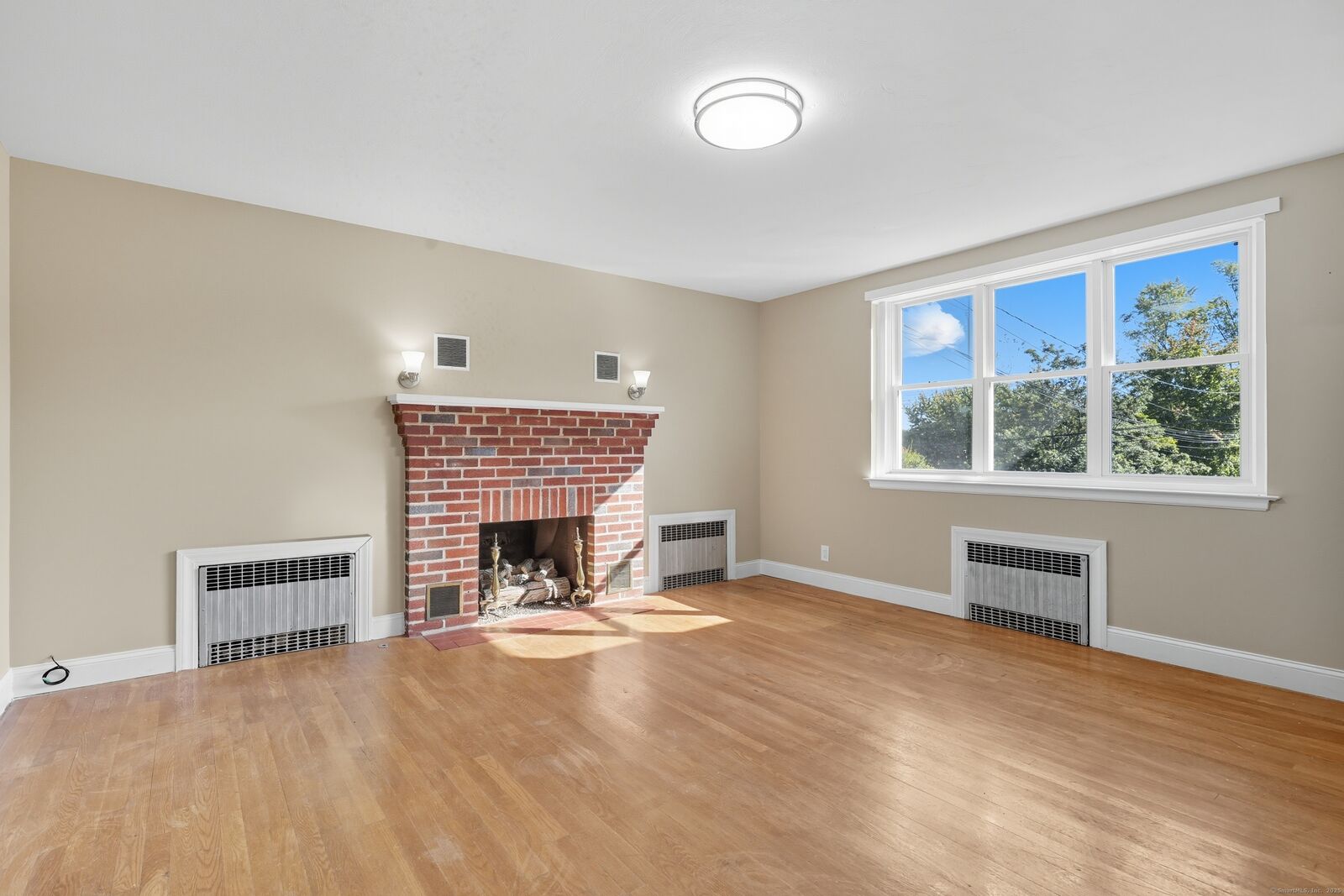 Property Photo:  142 Wolcott Street 1  CT 06010 