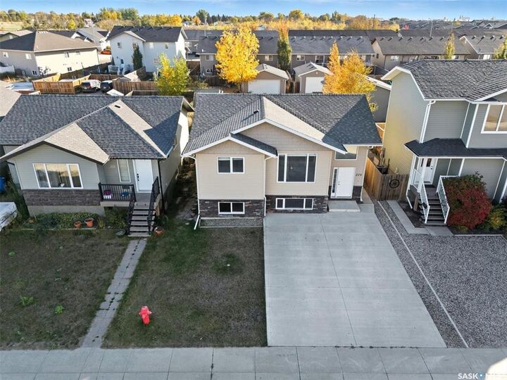 Property Photo:  220 Warwick Crescent  SK S0K 4S0 