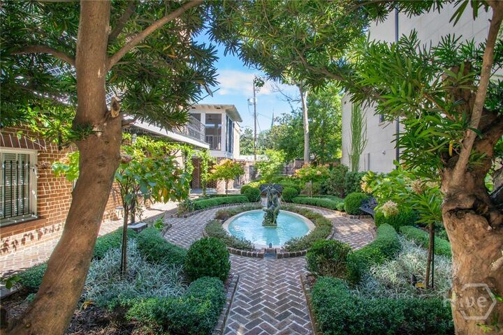 Property Photo: 202 E Taylor Street GA 31401