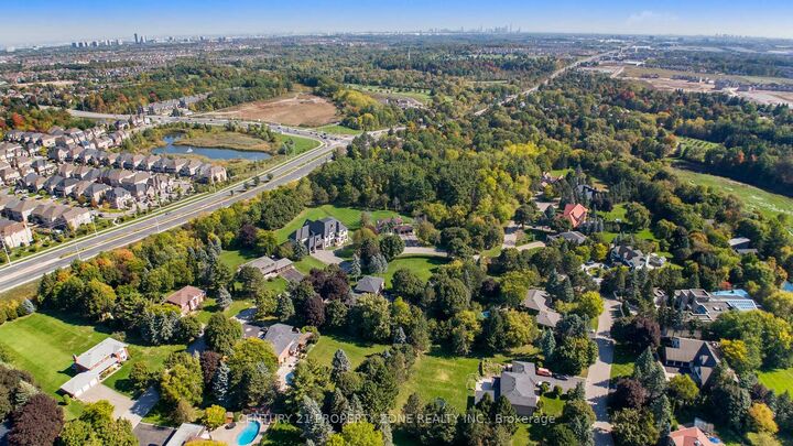 Photo de la propriété: 14 Huttonville Drive ON L6X 0C1