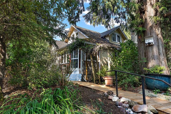 Property Photo: 1720 Swartz Bay Rd BC V8L 5R2