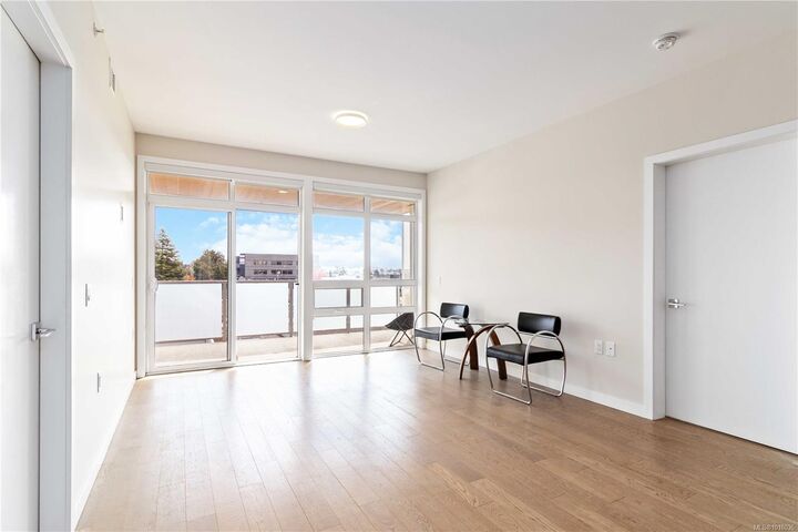 Property Photo:  881 Short St 311  BC V8X 0B7 