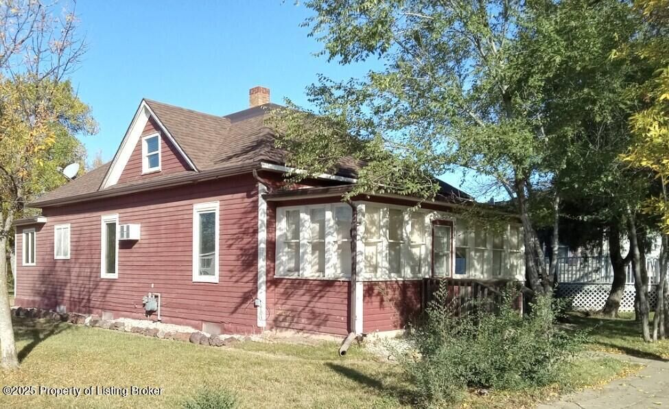 Property Photo:  301 3rd Street NE  ND 58622
