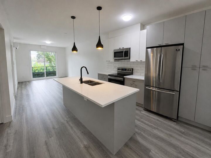 Property Photo: 12320 222 Street 205 BC V2X 4K8