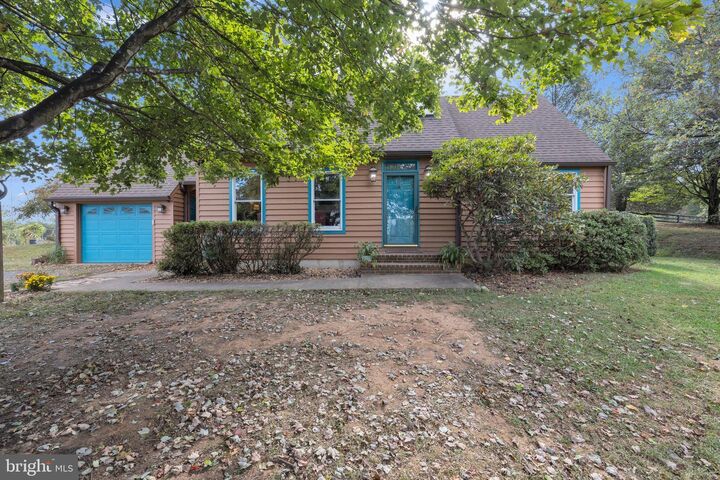 Property Photo: 8729 Green Road VA 20187