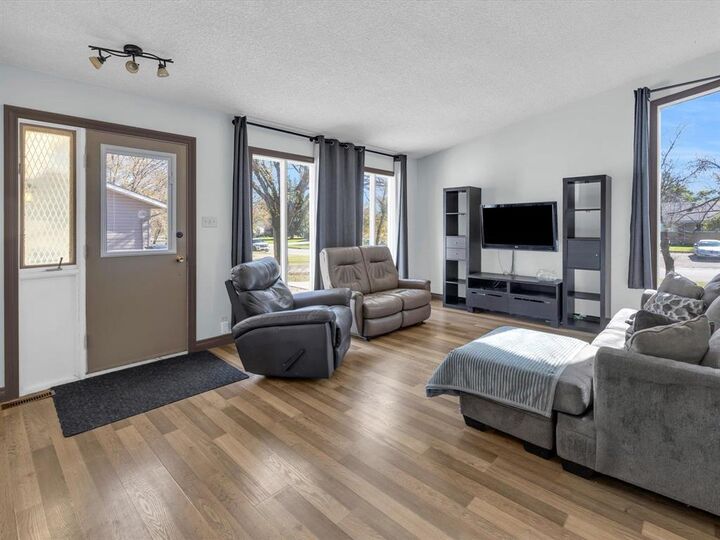 Property Photo: 219 Boyne Avenue East MB R0G 1K0