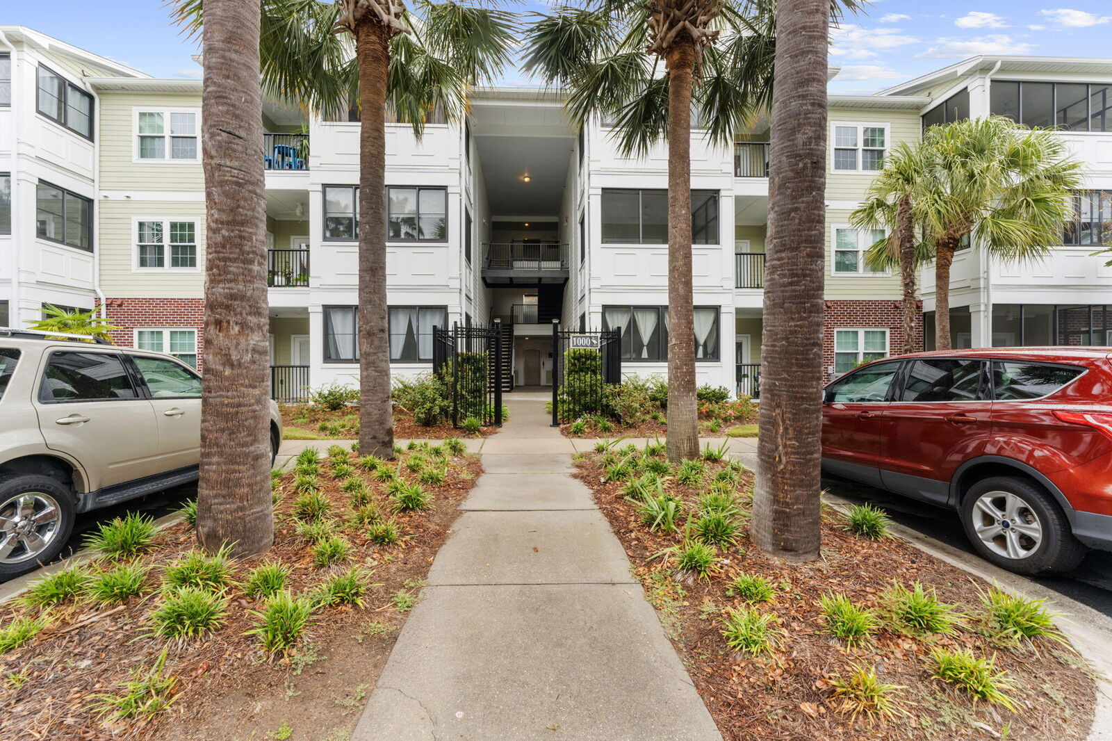 Property Photo:  1025 Riverland Woods Place # 1017  SC 29412 