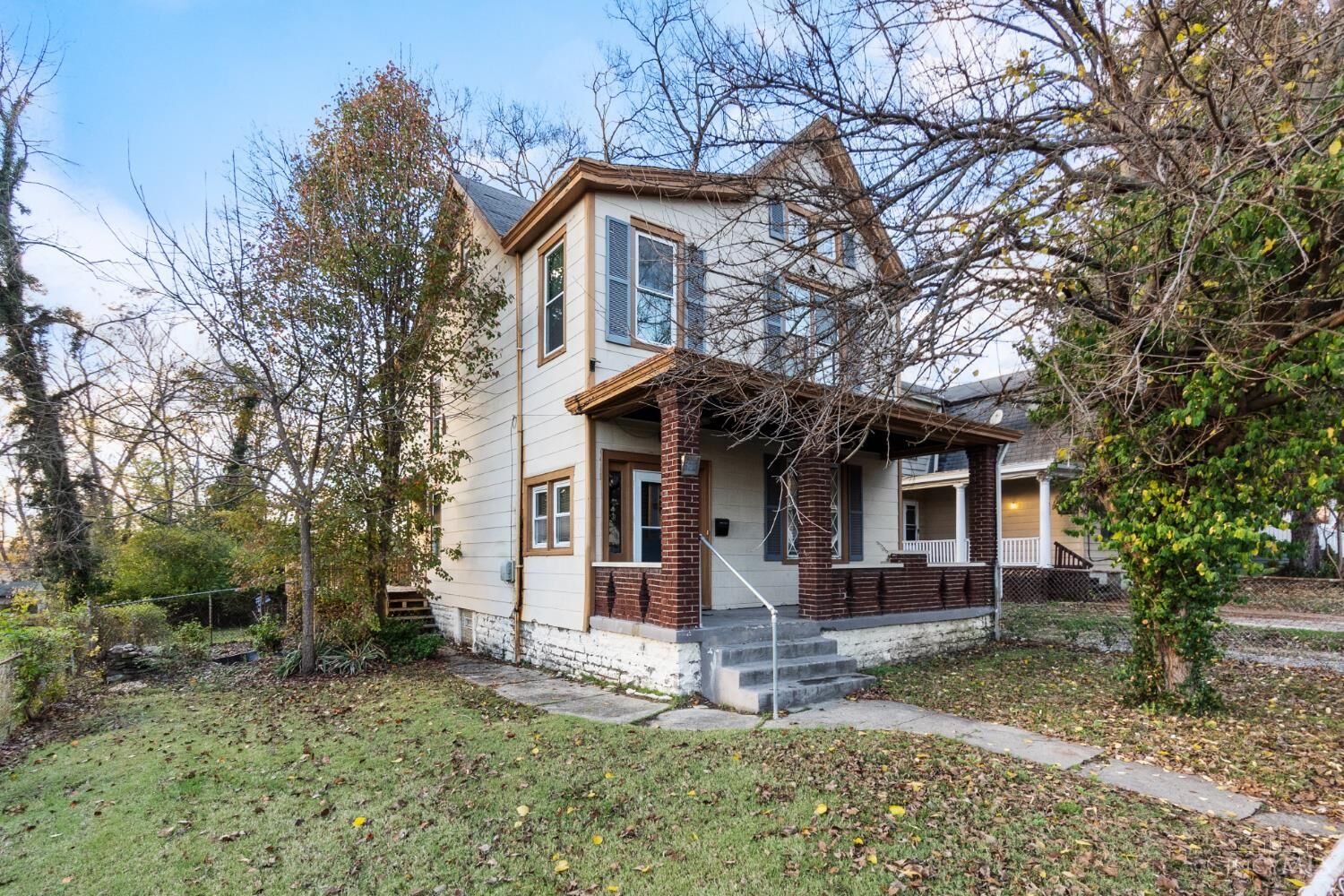 Property Photo: 5213 Kenwood Road OH 45227