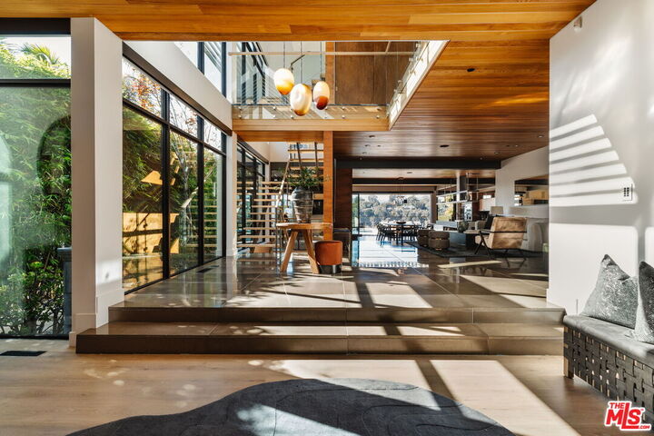 Property Photo:  721 Adelaide Pl  CA 90402