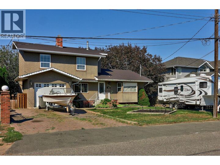 Property Photo: 820 Ollek Street BC V2B 5A9