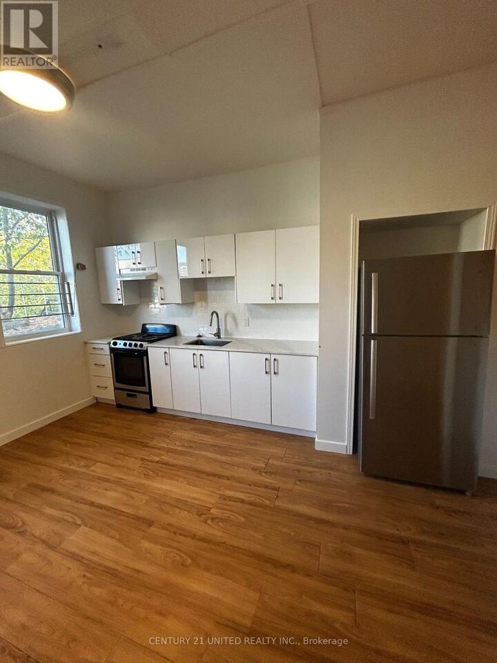 Property Photo:  174.5 Hunter Street West 2  ON K9H 2L2