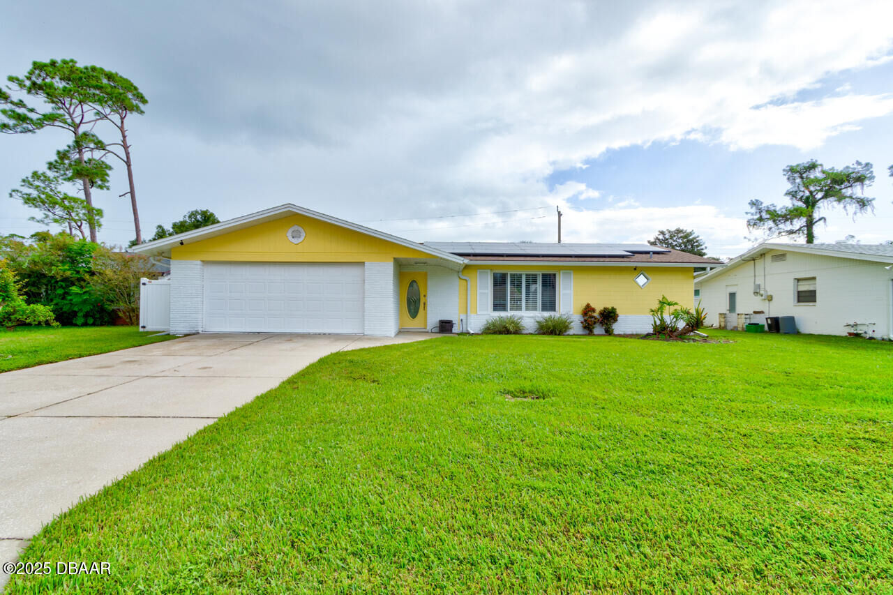Property Photo: 1309 Golfview Drive FL 32114