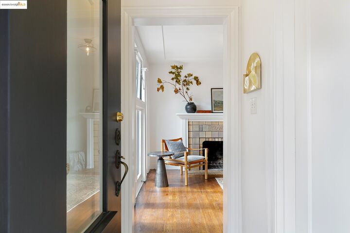 Property Photo: 2417 Marti Rae Ct CA 94501