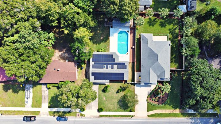 Property Photo:  25 NW Memorial Parkway  FL 32548