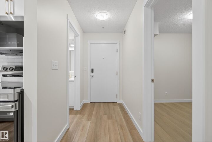 Property Photo: 5804 Mullen Place NW 109 AB T6R 0W3