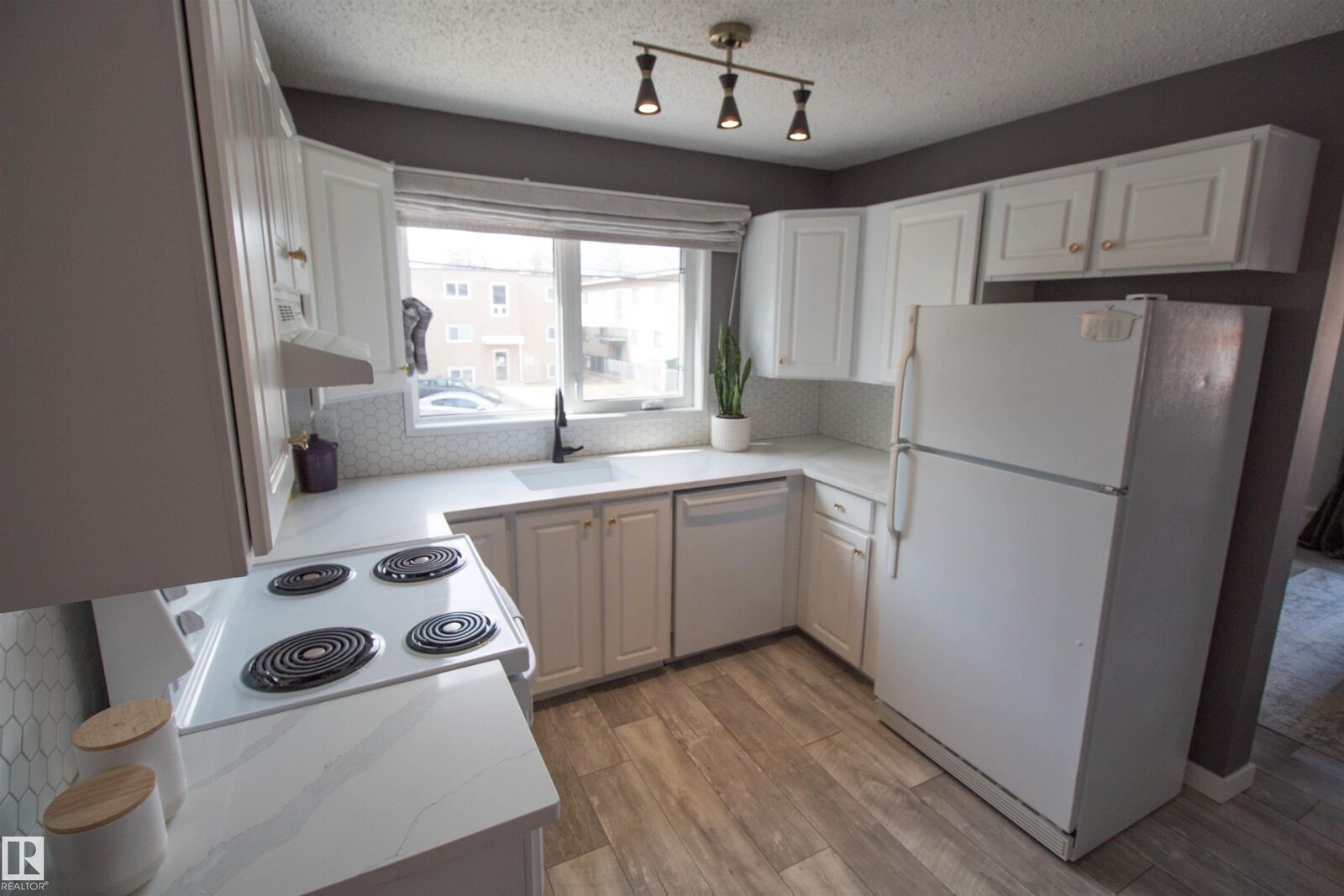Property Photo: 10208 113 Street NW 38 AB T5K 1P4