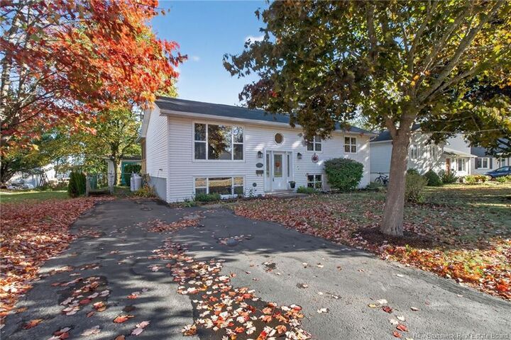 Property Photo:  68 Ealey Crescent  NB E1B 1E8 