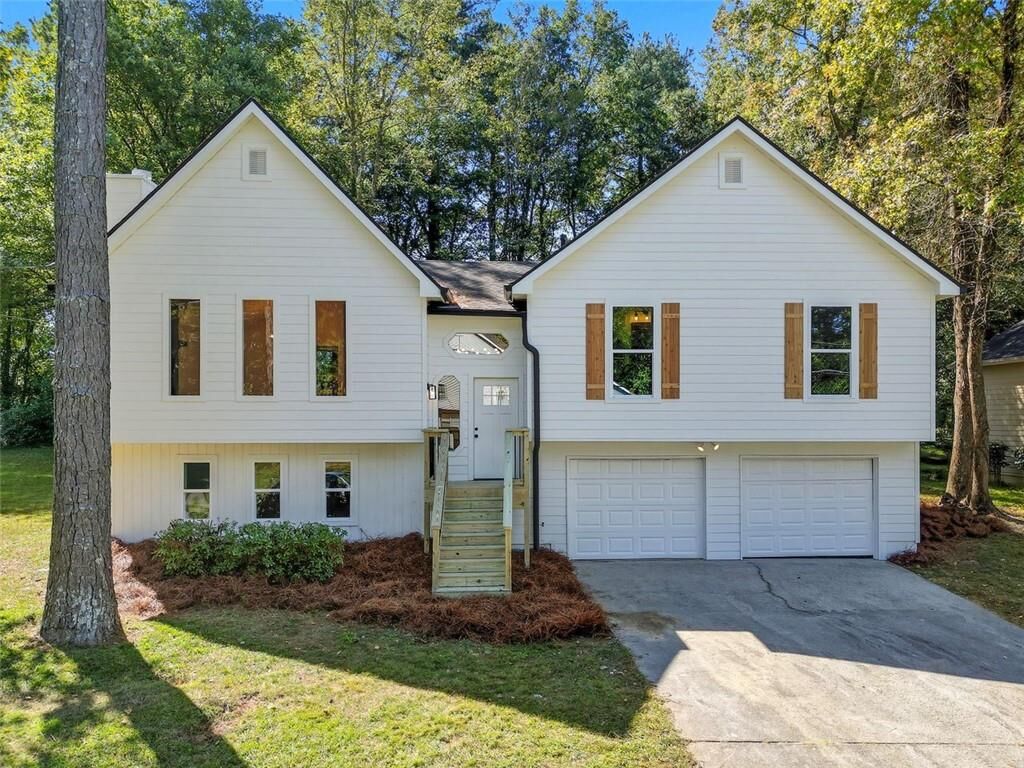 Property Photo: 1065 Stoney Creek Lane GA 30168