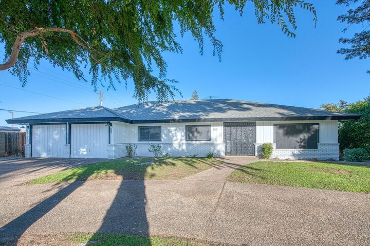6784 N Valentine Avenue  Fresno CA 93711 photo