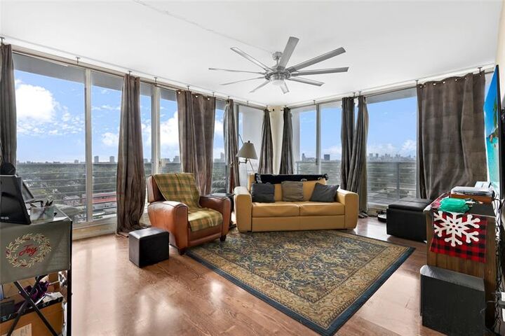 Property Photo: 1720 Harrison St 10A FL 33020