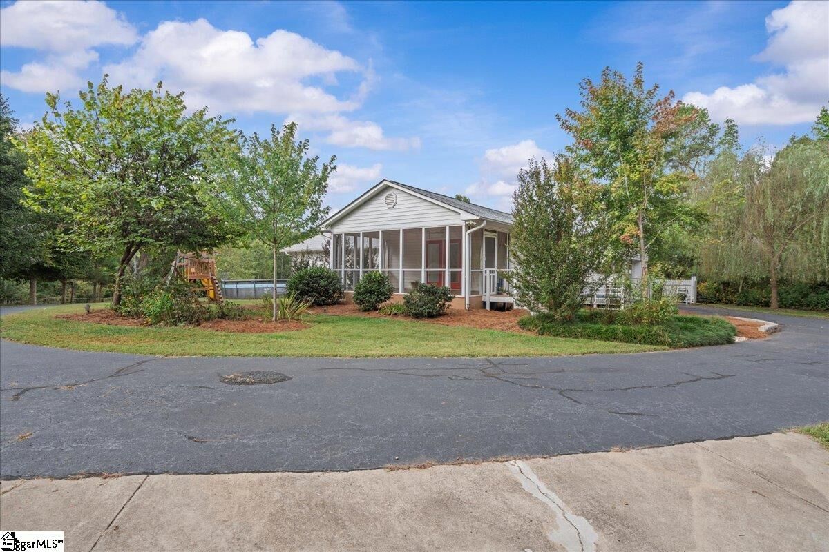 Property Photo: 161 Caroline Drive SC 29376
