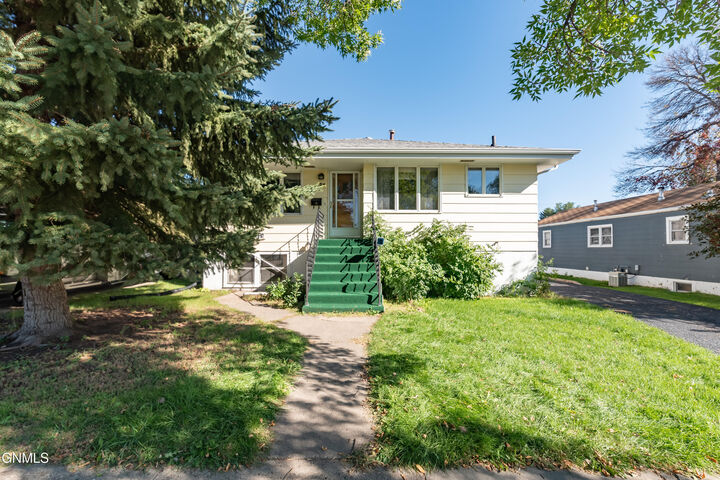 Property Photo: 423 17th Street N ND 58501