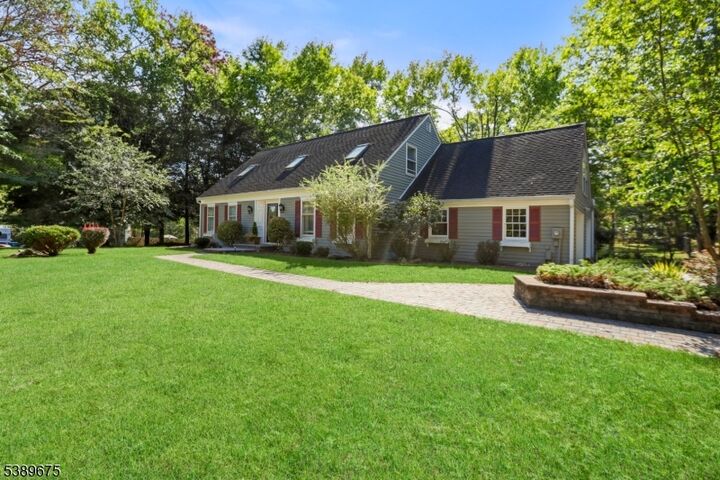 Property Photo: 8 Hartpence Ct NJ 08822