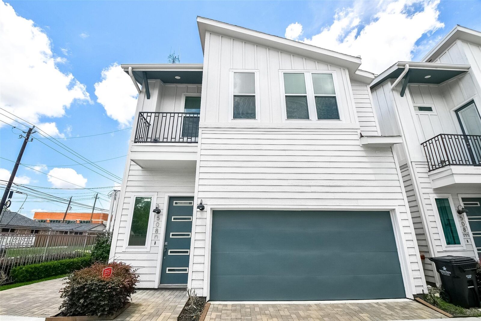 Property Photo: 508 W Donovan Street N TX 77091