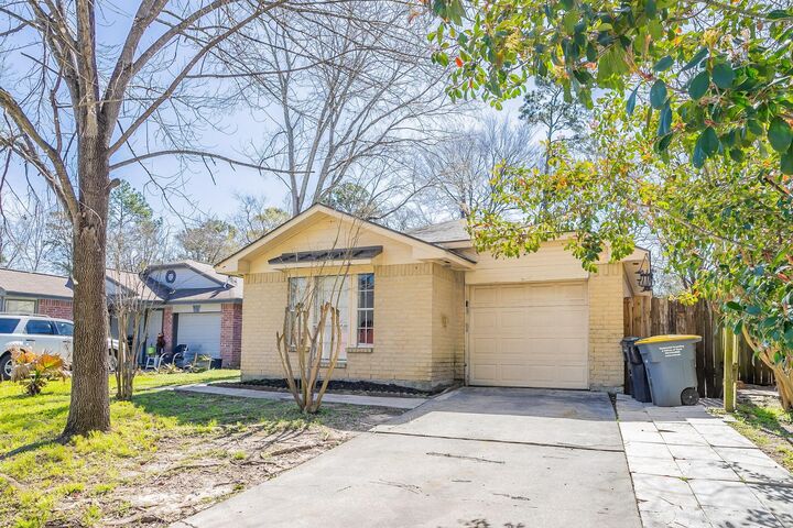 Property Photo: 5326 Lynngate Drive TX 77373