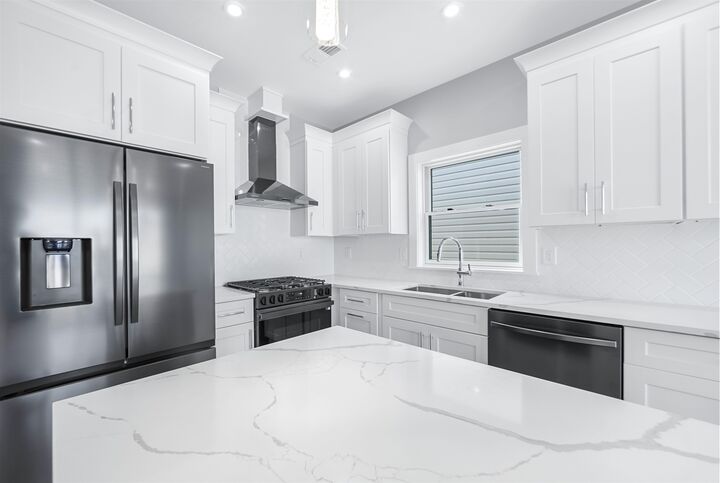 Property Photo:  88 West 20th St 2  NJ 07002