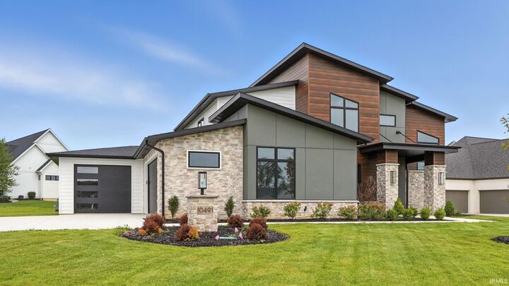 Property Photo: 10491 Beaugreen Cove IN 46765