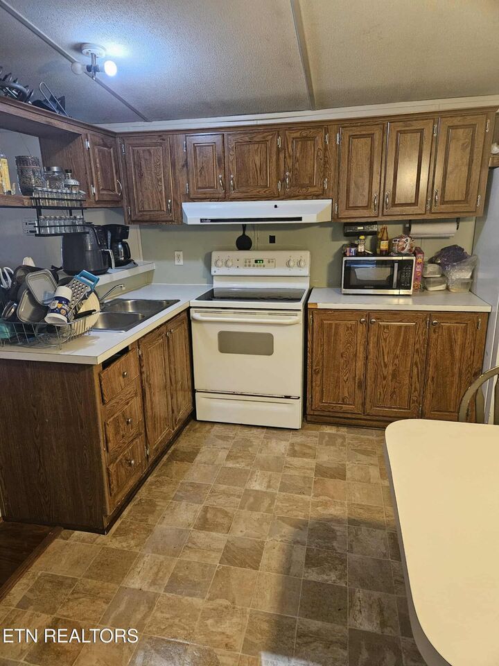 Property Photo: 814 Hassler Mill Rd TN 37748