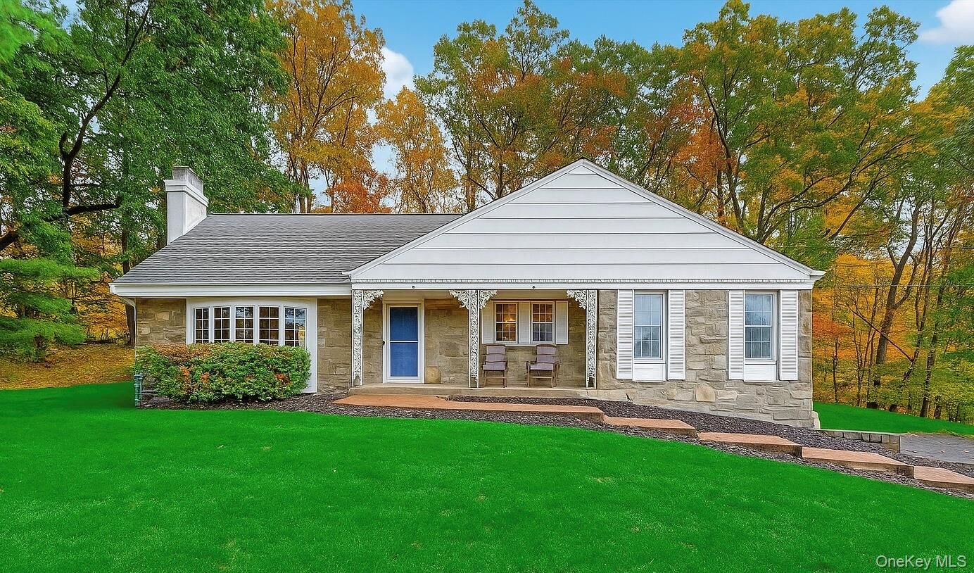 Property Photo:  18 Birch Hill Drive  NY 12603 