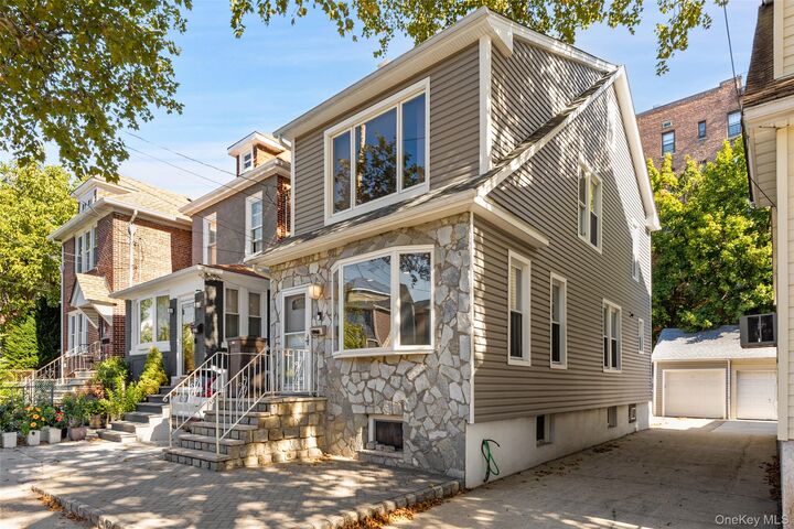 Property Photo:  1946 Tomlinson Avenue  NY 10461 