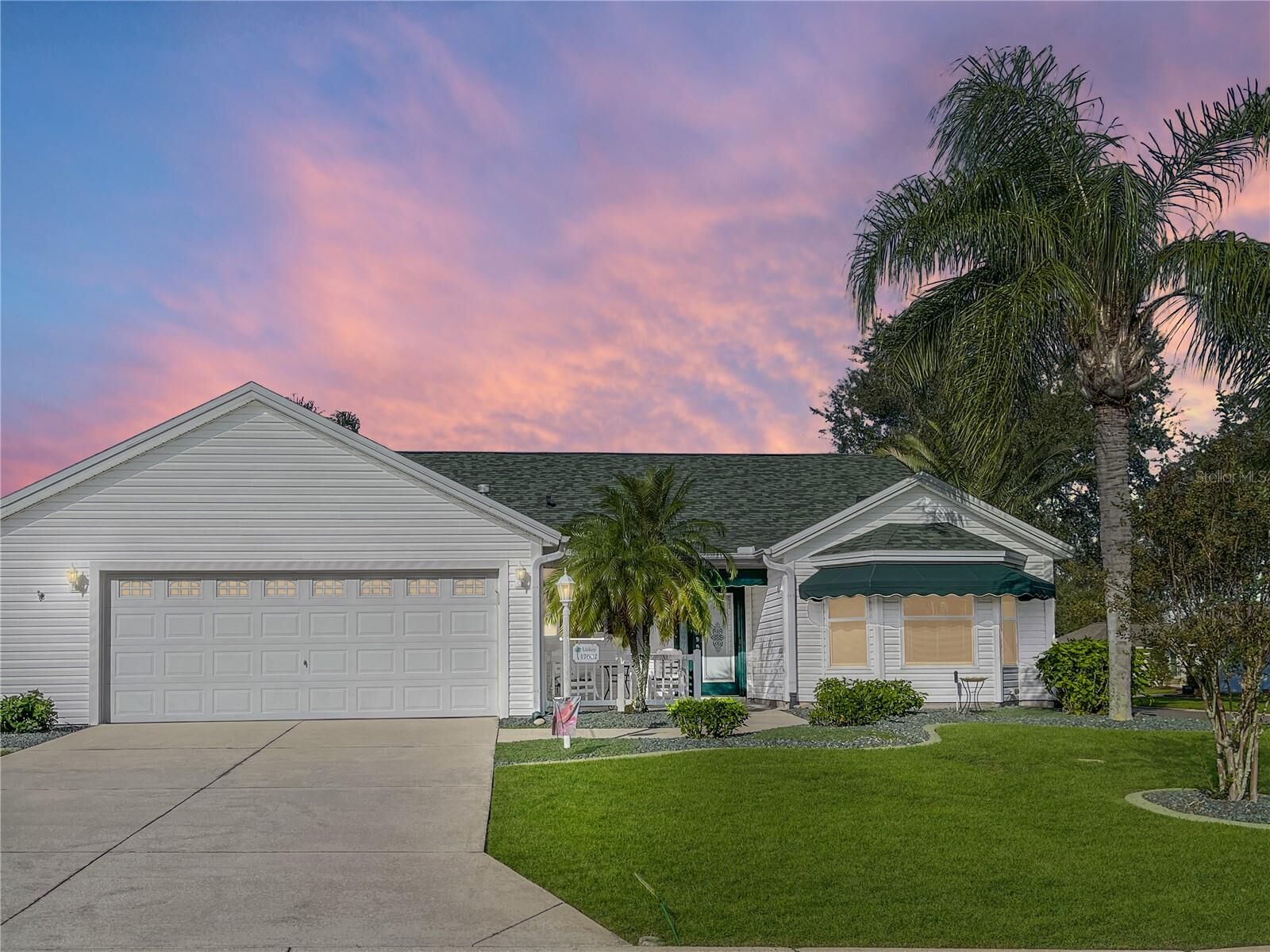 Property Photo: 17602 SE 82nd Woodlawn Avenue FL 32162