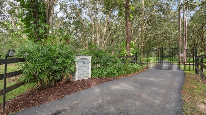 Property Photo:  4733 Chuluota Road  FL 32820