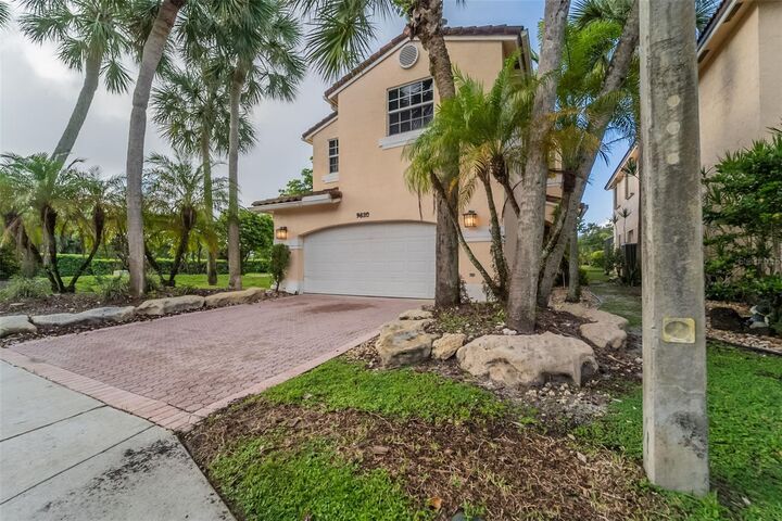 Property Photo:  9820 Fairway Cove Lane  FL 33324 