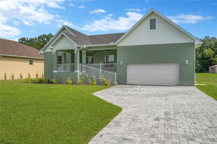 Property Photo: 12484 Green Oak Lane FL 33525