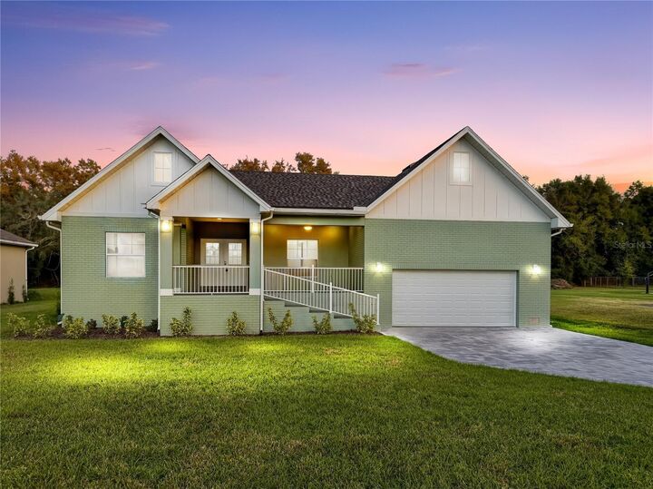 Property Photo: 12484 Green Oak Lane FL 33525