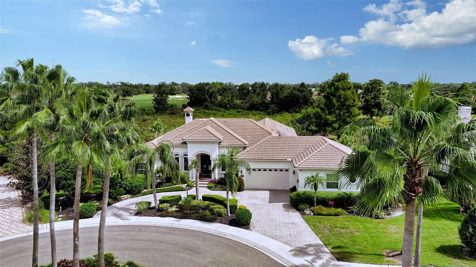 Property Photo: 7807 Rosehall Cove FL 34202