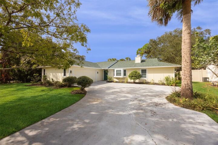 Property Photo: 1227 Wayne Avenue FL 32168