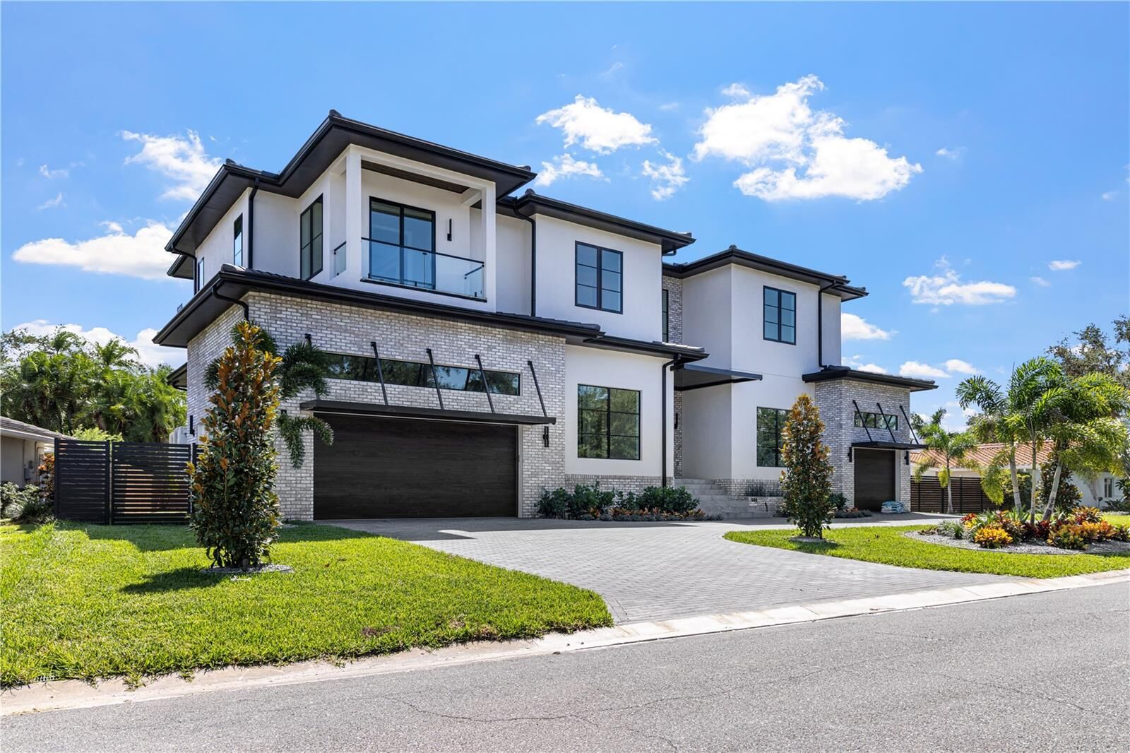 Property Photo:  944 31st Terrace NE  FL 33704 