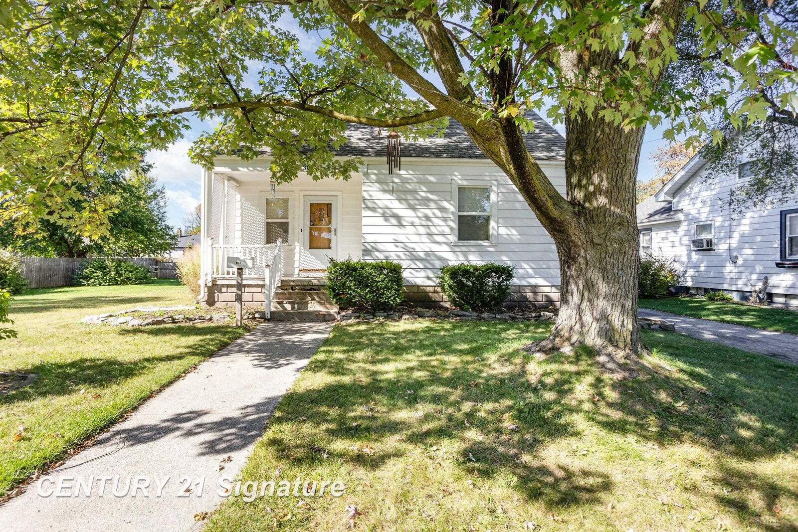 Property Photo:  3035 Schaeffer Street  MI 48604 