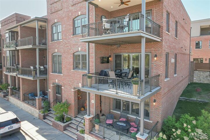 Property Photo:  16 W Front Street  MO 63090