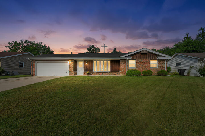 4320 Pine Ridge Ln  Racine WI 53403 photo